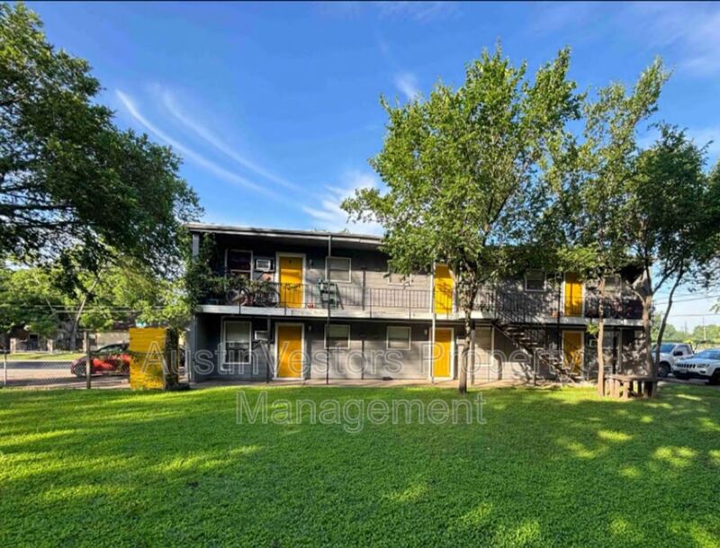 Austin House: 901 Springdale Rd