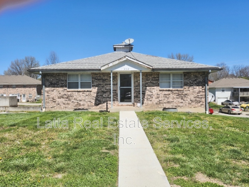 Higginsville Condo: 402 W 31st St #102B