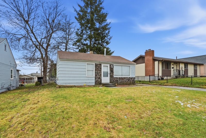 Spokane House: 2118 East Central Avenue