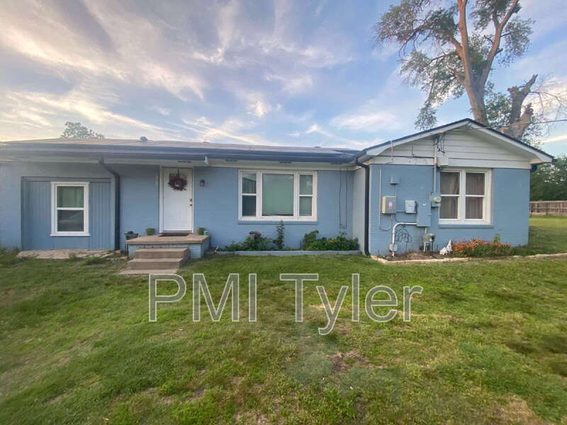 Tyler House: 12624 Coleman Street