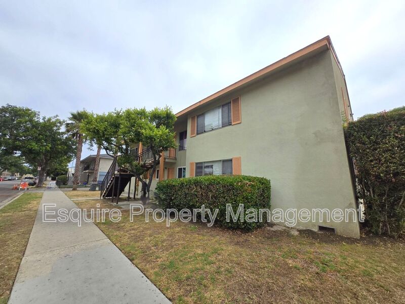 OXNARD Condo: 241 W. CLARA STREET