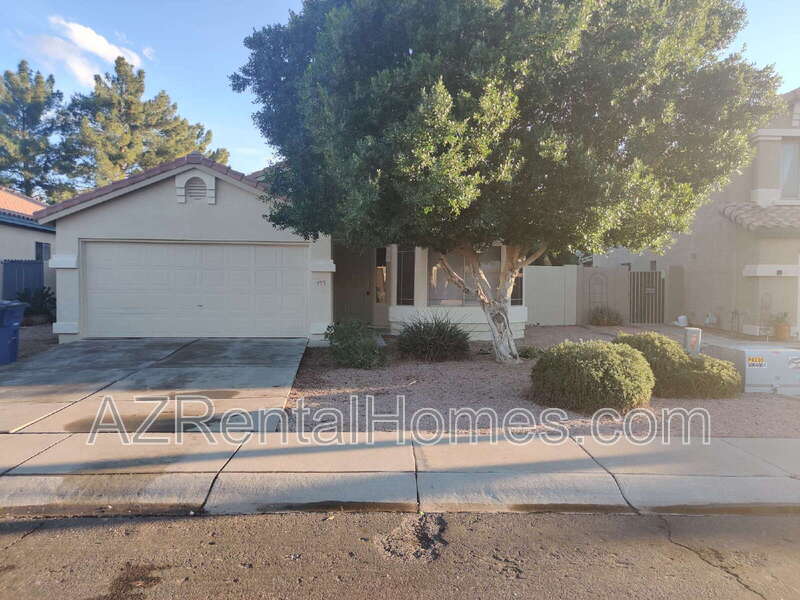 Gilbert House: 493 E Cantebria Dr
