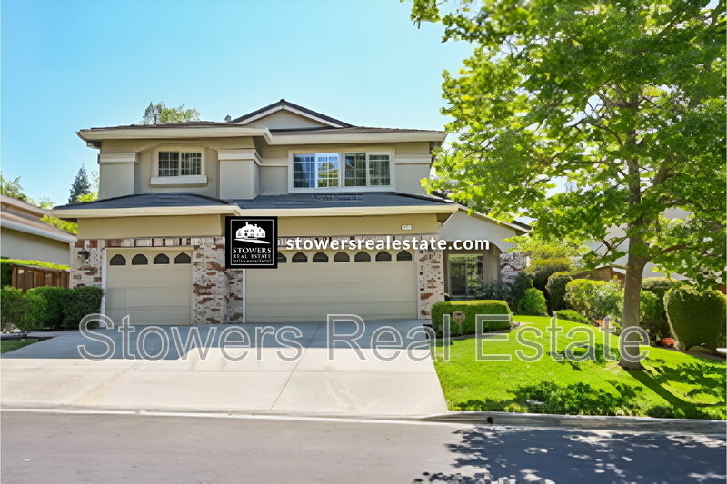 Danville House: 441 Coventry Pl