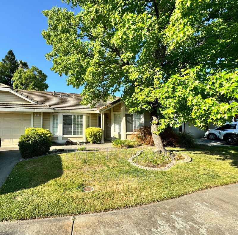 Roseville House: 204 Sapphire Ct