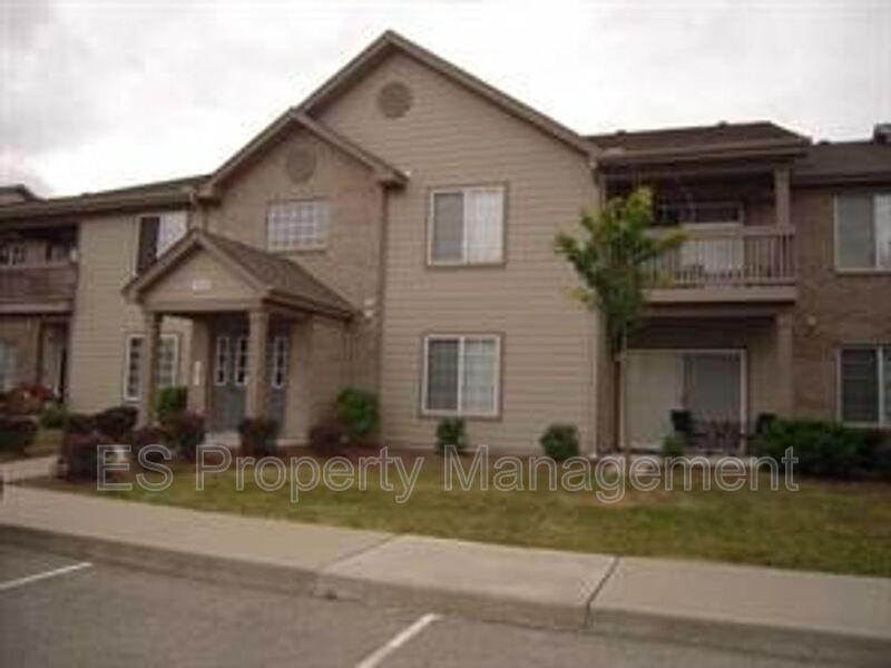 Great 2 Bedroom 2 Bathroom condo on the east side of Indy! - Photo 3