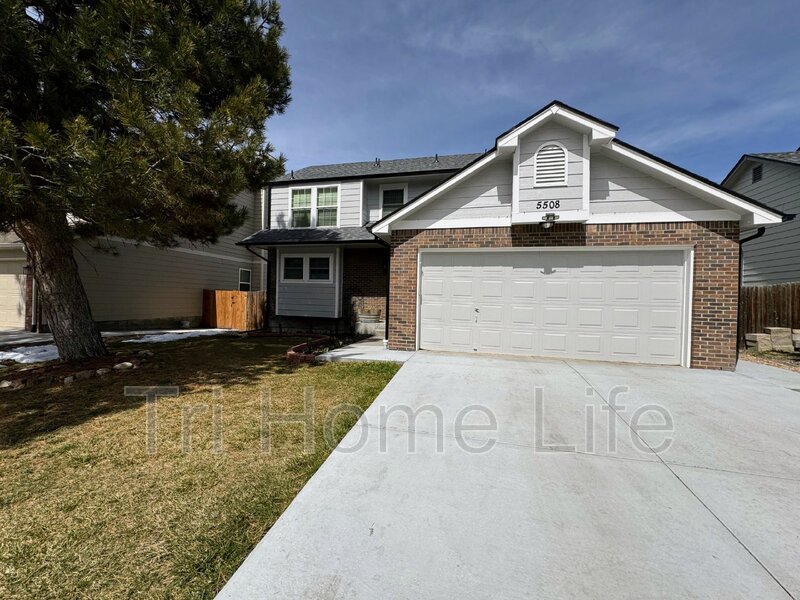 Castle Rock House: 5508 East Prescott Avenue