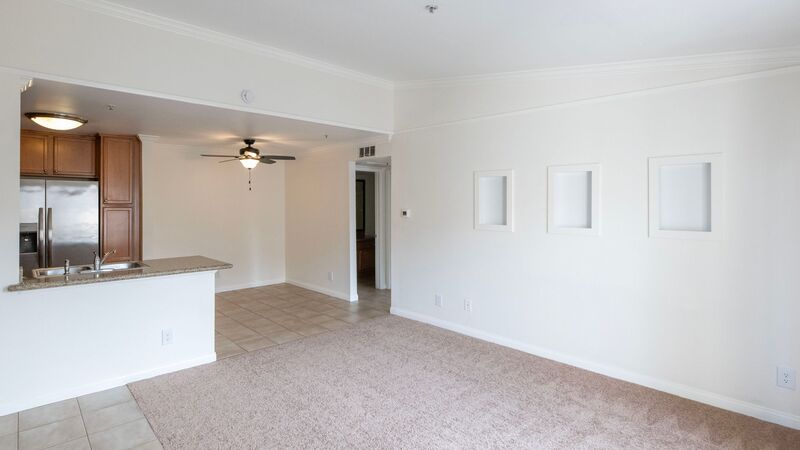 Corona Condo: 1995 Las Colinas Cir