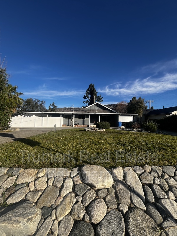 Sunland House: 8409 Wentworth Street