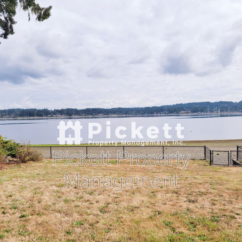 Bremerton House: 2821 Erlands Beach Loop NW