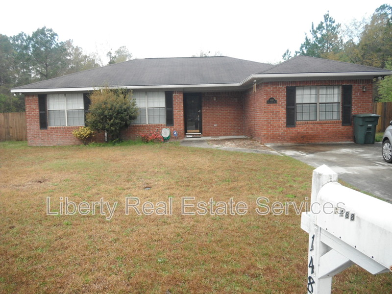 Hinesville House: 1488 Flo Zechman Dr