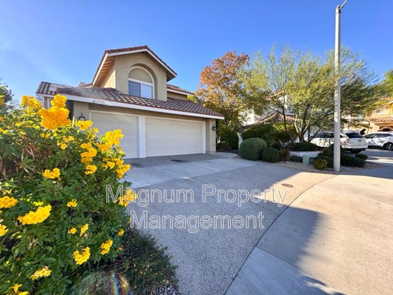 Murrieta House: 40085 Temecky Way