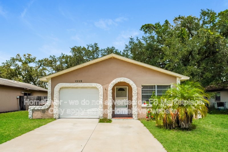 Kissimmee House: 1323 Mill Creek Pl