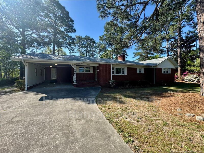 Spring Lake House: 400 Harrill Cir