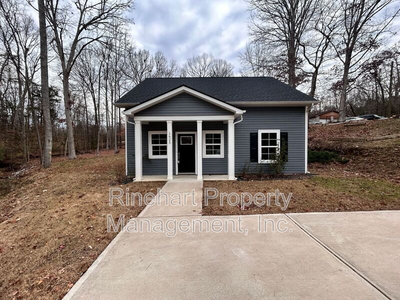 Lancaster House: 1625 University Park Dr