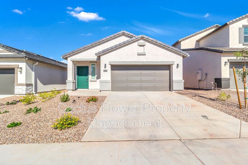 Apache Junction House: 2108 W Sheridan Ave