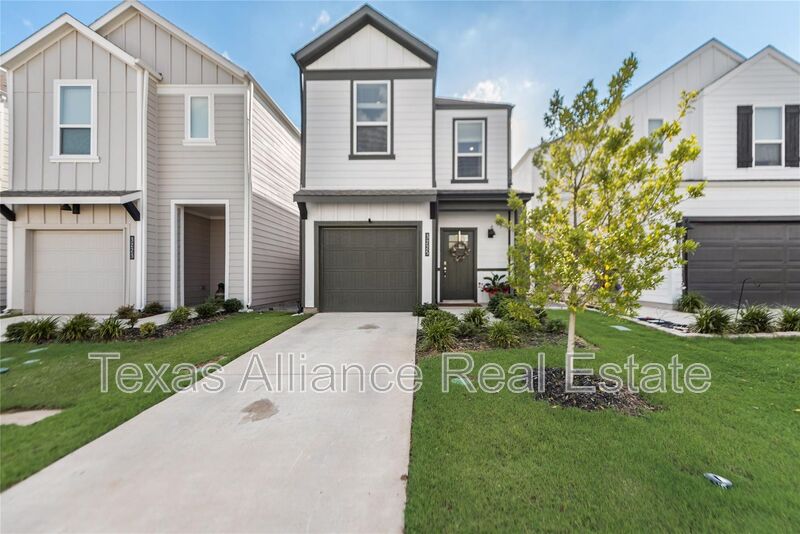 Richland Hills House: 3225 Hampton Drive