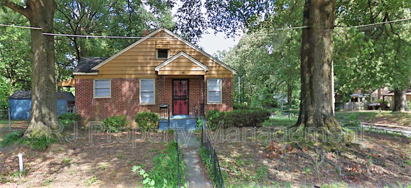 Memphis House: 732 S Greer St