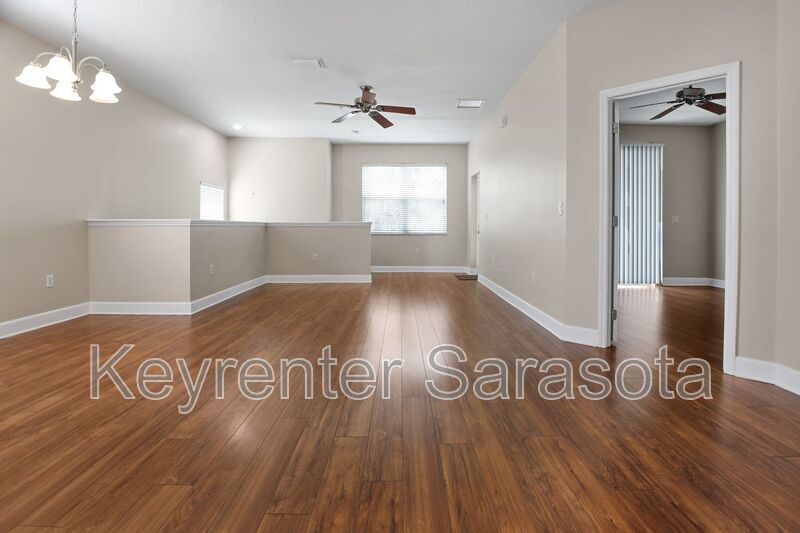 Sarasota House: 8078 Moonstone Dr