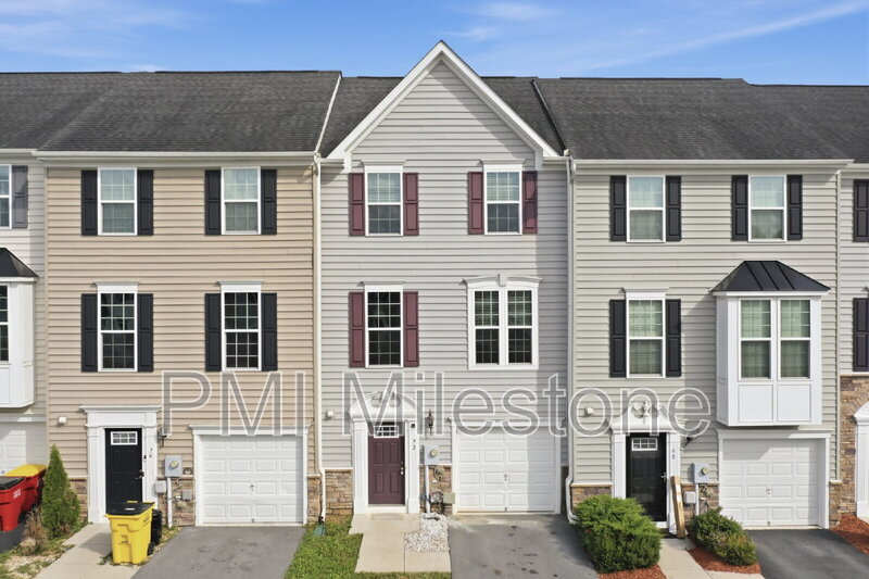 Falling Waters Townhome: 72 Norwood Dr