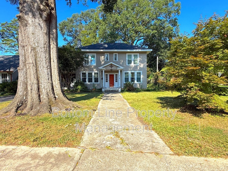 Gastonia House: 613 S York St