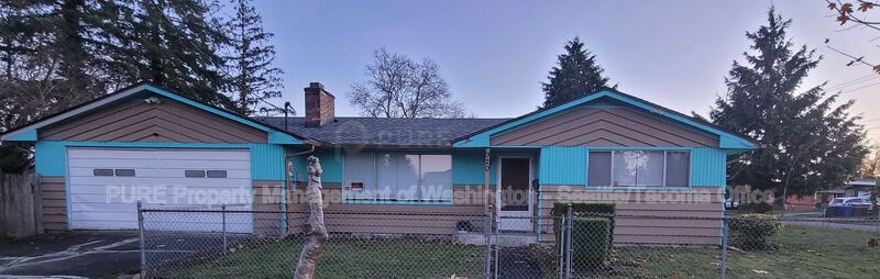 Tacoma House: 920 S 68th Street