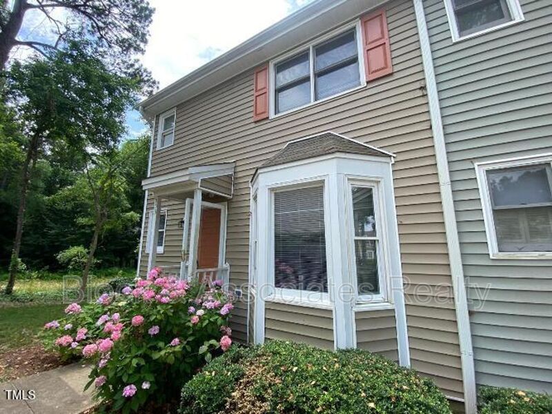 Durham House: 553 Darby Glen Lane