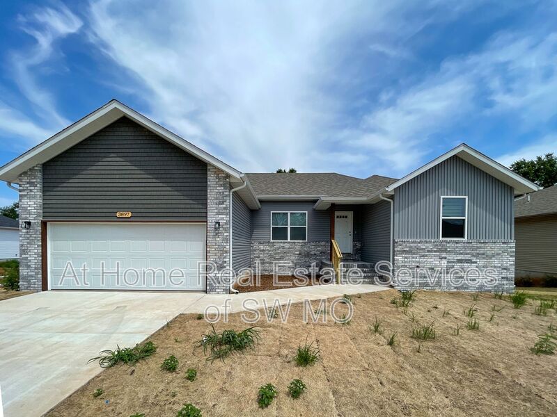 Springfield House: 3897 W Linwood