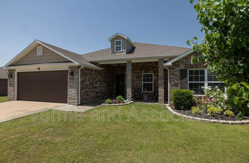 Bentonville House: 6108 SW Warrington Rd