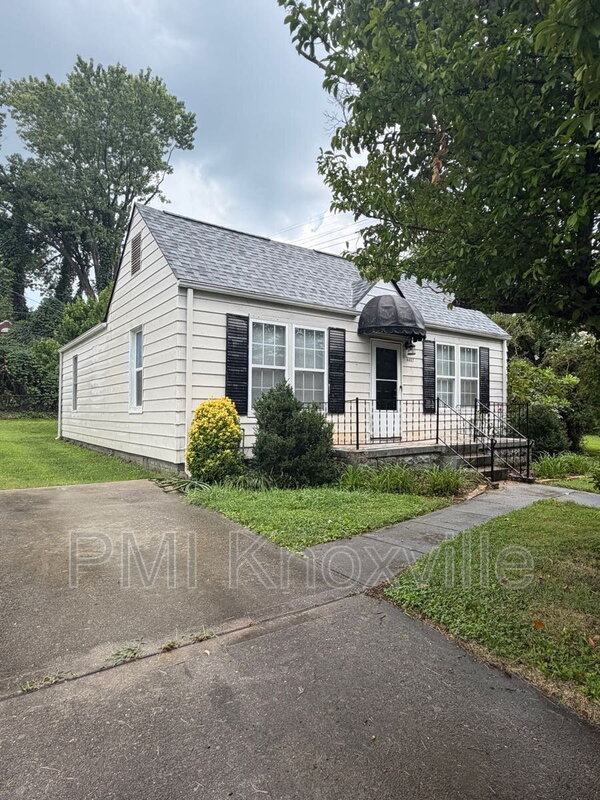 Knoxville House: 4032 Walker Blvd.