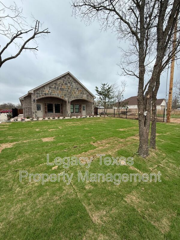 Cleburne House: 910 Fuller Unit C