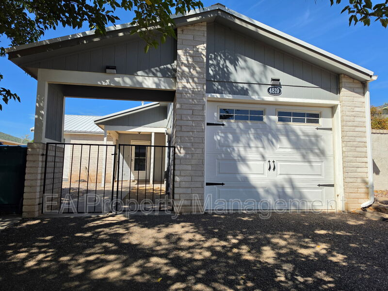 Rio Rancho House: 4819 Platinum Loop NE