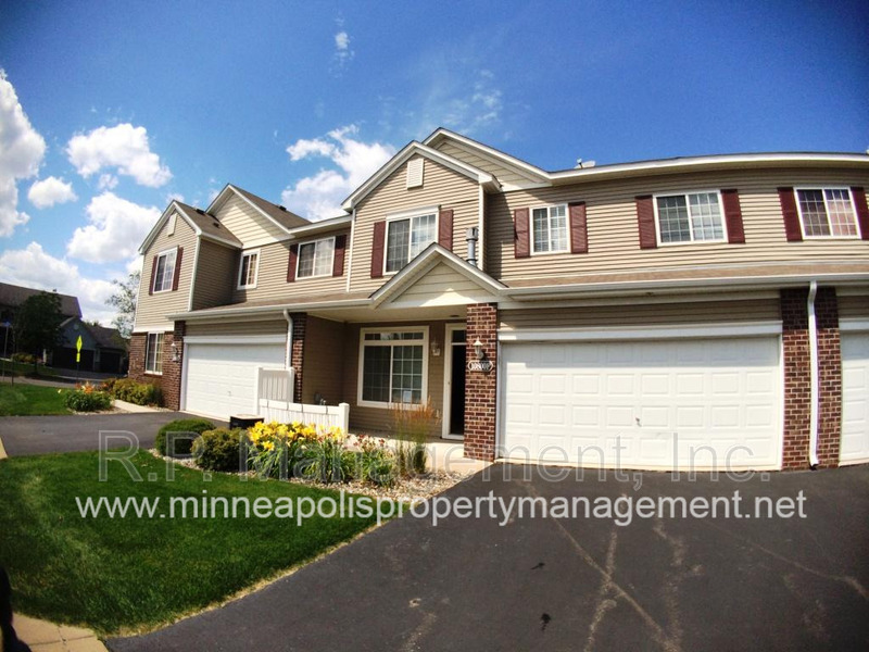 Woodbury Townhome: 10800 Hawthorn Trl