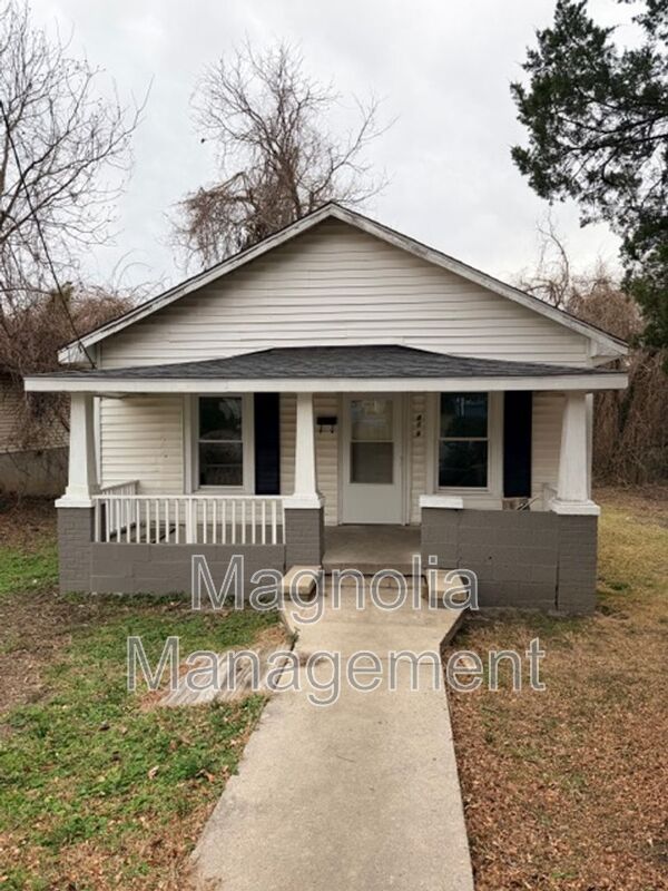 Henderson House: 419 College St.