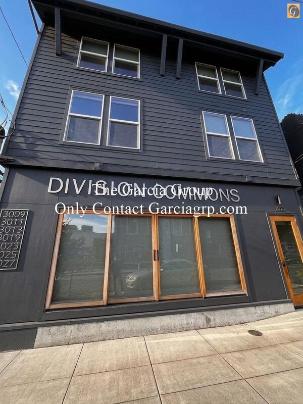 Portland Townhome: 3025 SE Division St
