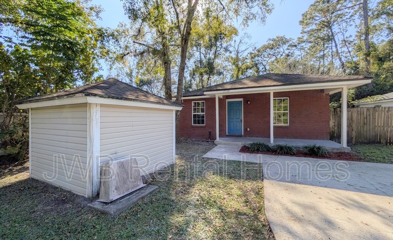 Jacksonville House: 7938 Pipit Ave