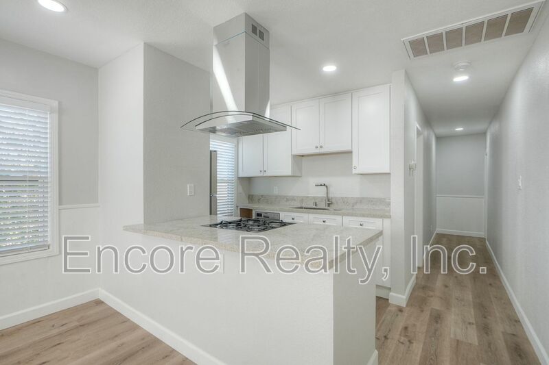 Chula Vista House: 303 3rd Ave