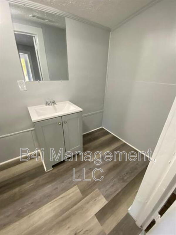 Milledgeville House: 110 W Mitchell St