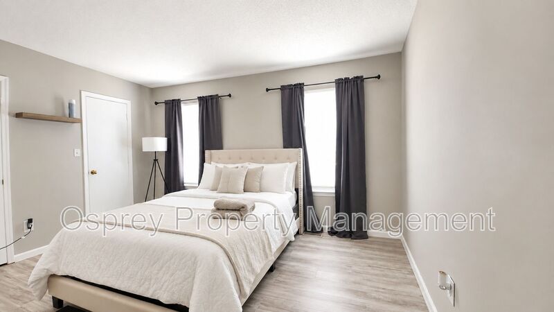 Beautiful 3BR Townhome in Gated Kings Square Community - Photo 16