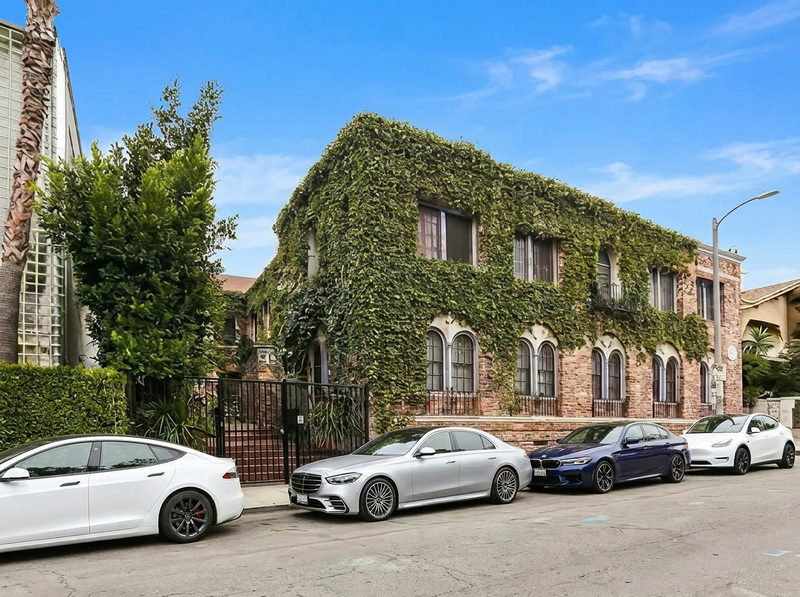 Venice Condo: 21 Westminster Avenue - 208