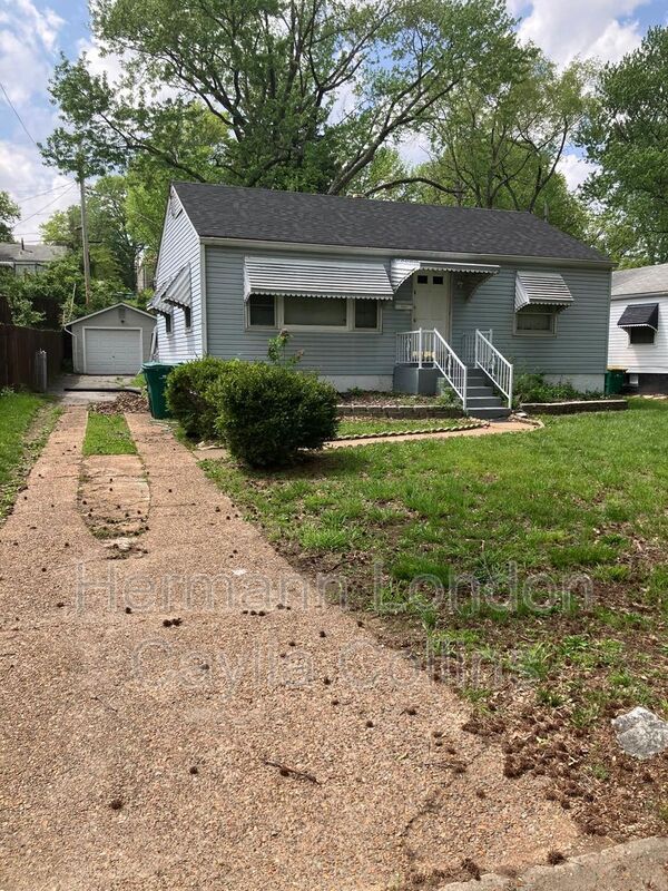 Saint Louis House: 7804 Utica Dr
