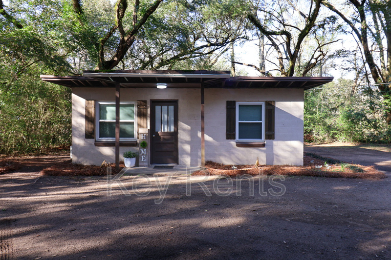 Pensacola House: 9759 Cove Ave