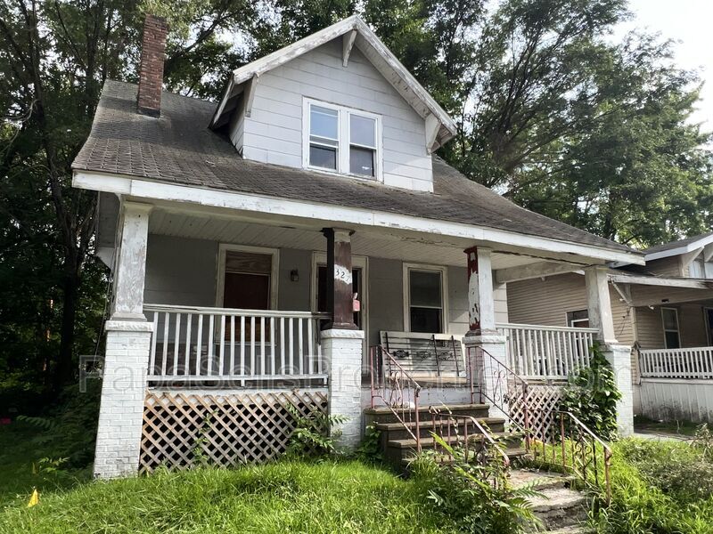 Decatur House: 327 E Stuart Ave