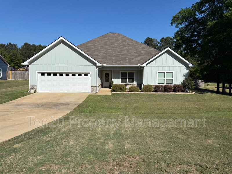 Smiths Station House: 488 Lee Road 288