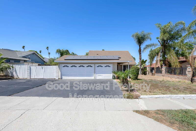 Corona House: 1604 Avenida Del Vista
