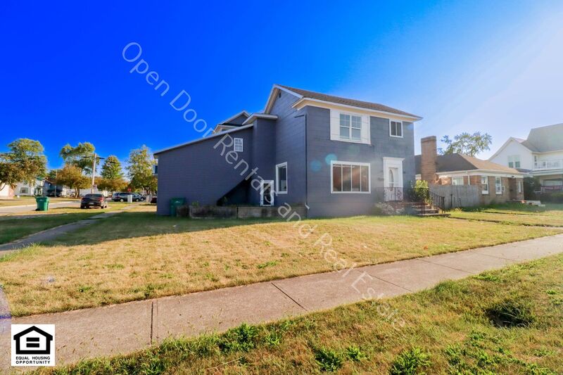 Butler Condo: 202 W Main St