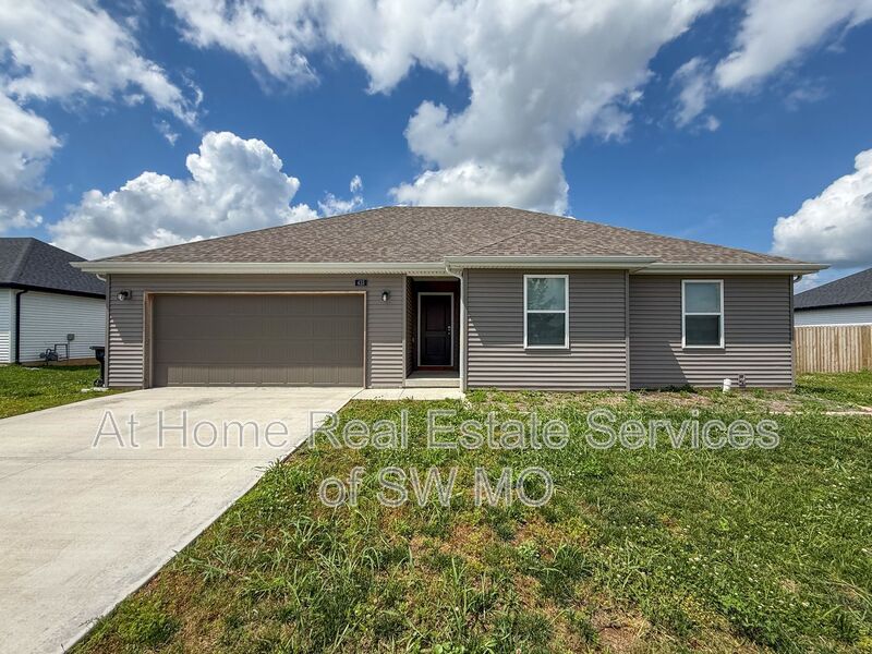 Rogersville House: 415 W Oak Lawn St