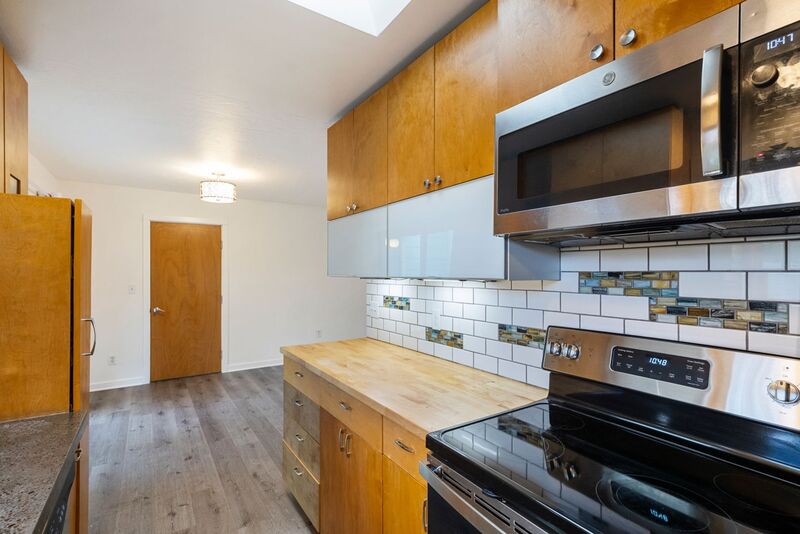 Portland House: 8715 N Washburne Ave