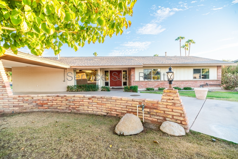 Litchfield Park House: 510 Redondo Dr N