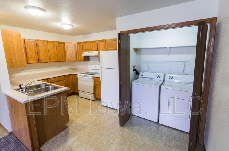 Waterloo House: 611  Johnson Street #4