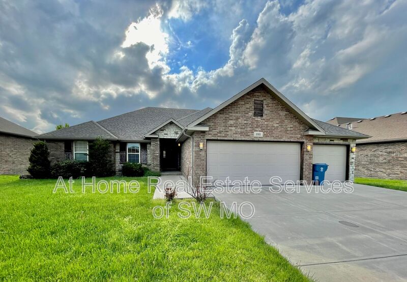 Ozark House: 1001 N 23rd Ave